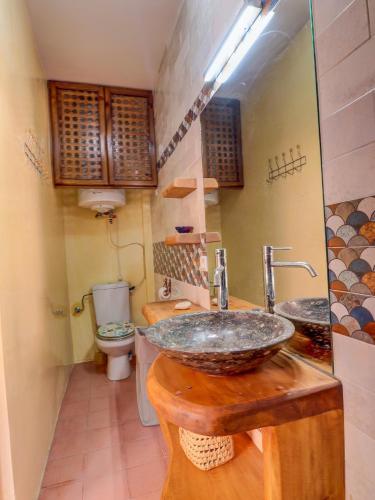 a bathroom with two sinks and a toilet at Keriad - Magnifique Riad - Rooftop - 8 Px in Aourir