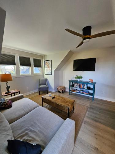 a living room with a couch and a flat screen tv at Charming 1 BR Carriage House in Marietta
