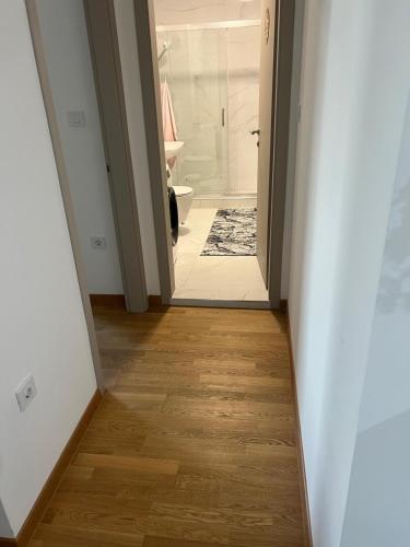 Kylpyhuone majoituspaikassa Skopje Comfort Loft
