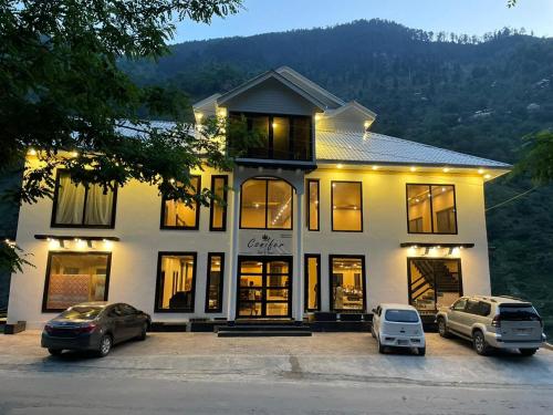 Gallery image of Conifer hotel and resort in Mahāndri