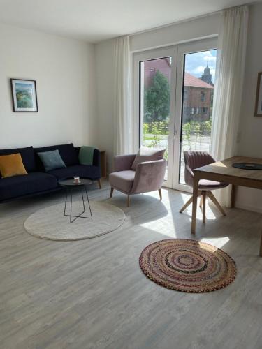 a living room with a couch and a table at Appartement Löwenzahn in Spangenberg