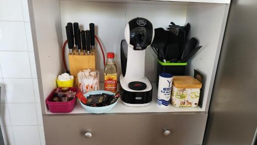 a shelf with some kitchen utensils and a blender at Casa Azul donde se respira tranquilidad in Lardero