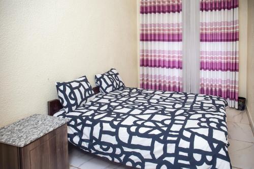 Llit o llits en una habitació de Ineza House