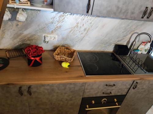 A kitchen or kitchenette at A Frame Scorilo