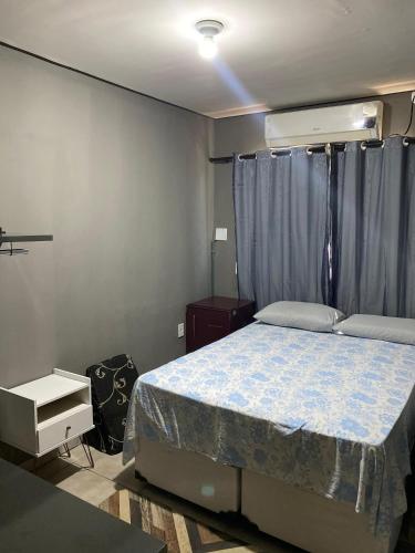 Katil atau katil-katil dalam bilik di Quarto charmoso no centro