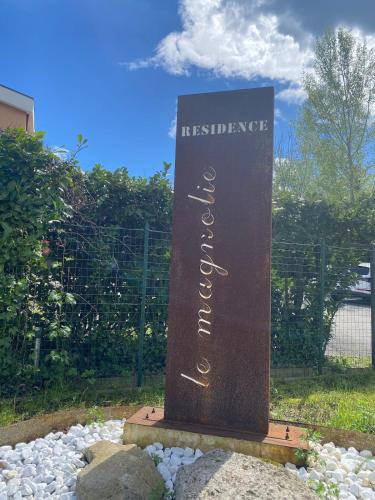 a sign for aresurrectionagency sitting in a park at Lake-Vibes Residence Le Magnolie in Ispra