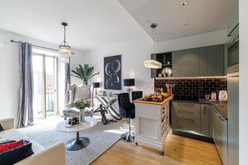 Photo de la galerie de l'établissement GUIDONI SUITE - Superb City Center Suite Apartment, à Nice