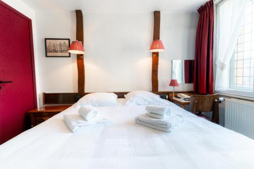 Hôtel Les Trois Lupparsにあるベッド