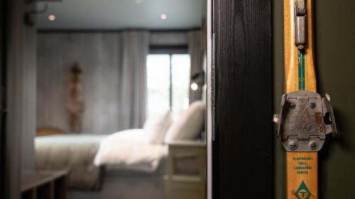 a room with a bedroom with a bed and a door at Sov Lodge in Vågåmo