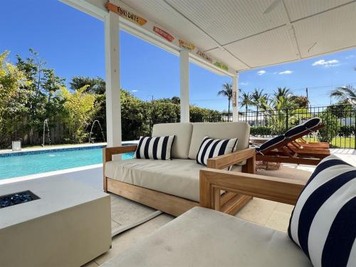 Tranquil Villa with Heated Salt Pool, Bar, & Lanaiの敷地内または近くにあるプール