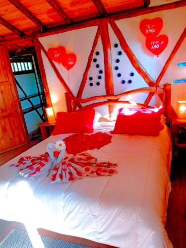 a bedroom with a bed with hearts on the wall at Hotel La Casa de Francois in San Agustín