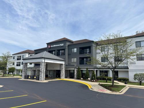 a building with a parking lot in front of it at Best Western Plus Elgin - Chicago in West Dundee