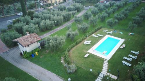 an aerial view of a backyard with a swimming pool at Agriturismo Nonna Bettina in Moniga