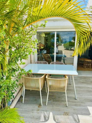 Μπαλκόνι ή βεράντα στο Coco Beach 2 bedrooms beachfront