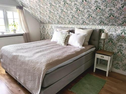 Una cama o camas en una habitación de Towerhouse Apartment