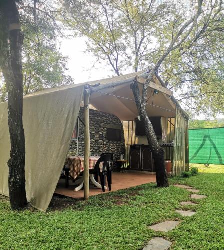 Сад в Hartbeespoort Cara-glamping self-cater units