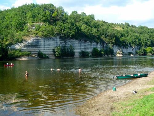 Příroda nedaleko venkovského domu