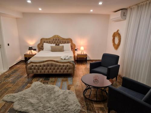 Postel nebo postele na pokoji v ubytování Casa Rosa Luxury Villa w heated Pool