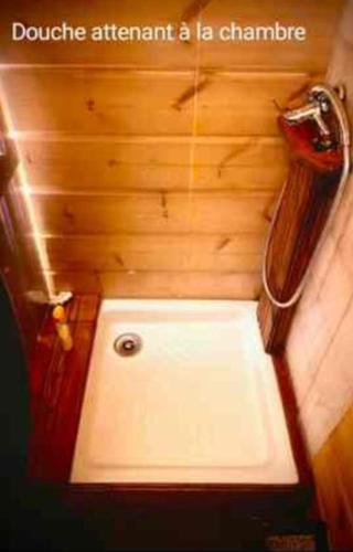 Ένα μπάνιο στο chambre d hôtes ''la cabane nature''