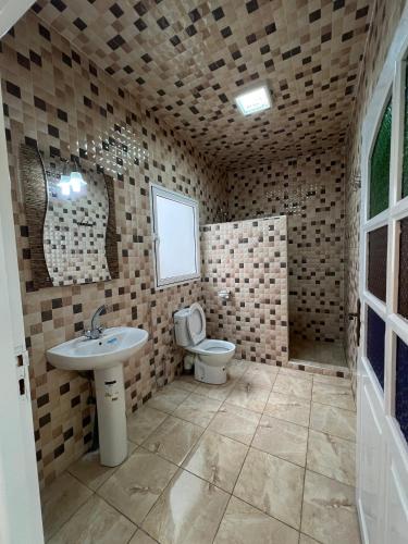 a bathroom with a toilet and a sink at luxe appartement Nour D'asilah 1 WiFi 5G in Asilah