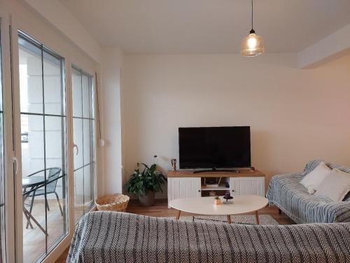 Cozy Skyline Apartment