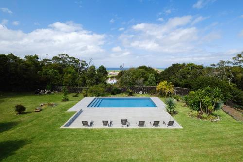 an image of a swimming pool in a yard at Casa das Hortências by Azoresrent in Farroupo