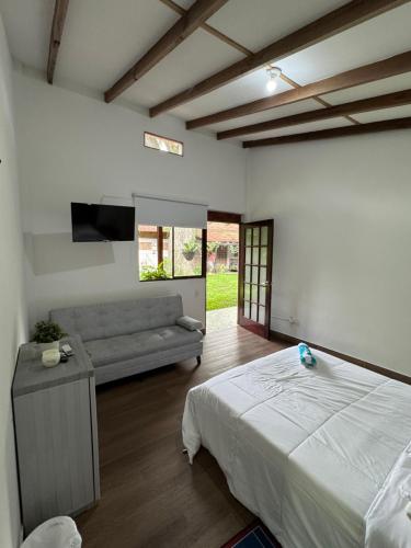 Una cama o camas en una habitación de Paisaje natural padel