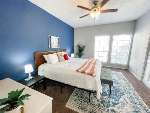 Postel nebo postele na pokoji v ubytování Family Retreat - Near Shopping, Dining & Beach