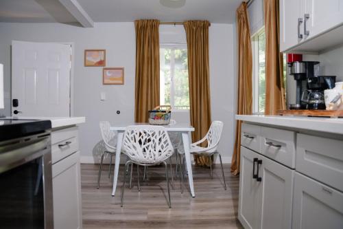 Η κουζίνα ή μικρή κουζίνα στο Gorgeous views 1st Apple hill exit Family Fun