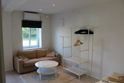 Fotografie z fotogalerie ubytování Cozy City Stay Steps from the Beach & Transit v destinaci Abbekås