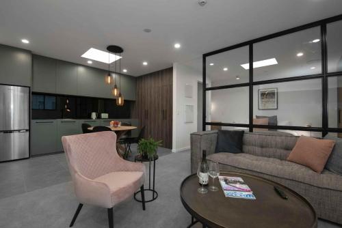 Dapur atau dapur kecil di Apartments on Moray & Bath