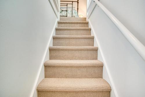 Gambar di galeri bagi Airy Nantucket Escape in Historic Downtown! di Nantucket
