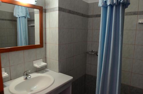 Koupelna v ubytování Asteri Hotel