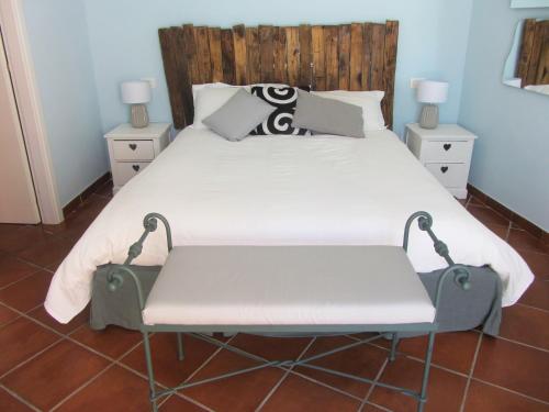A bed or beds in a room at b&b I Limoni
