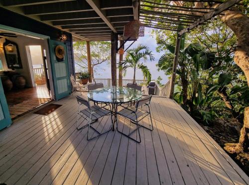Lowena Cottage tesisinde bir balkon veya teras