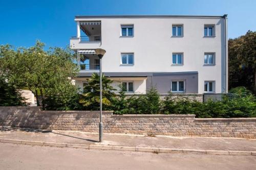 Apartments with parking space Rovinj - 24440