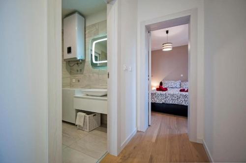 Apartments with parking space Rovinj - 24440