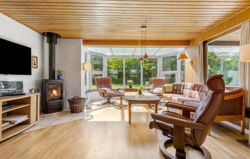 Posezení v ubytování 3 Bedroom Stunning Home In Sydals