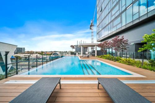 a swimming pool on the roof of a building at Luxury Perth CBD Apartment with Pool & Gym - Sleeps 3 in Perth
