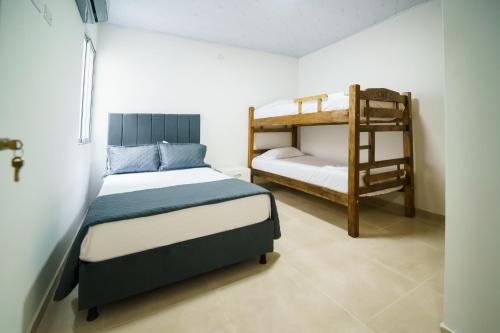 a bedroom with two bunk beds and a ladder at Apartamentos cerca al mar Rodadero VIlla Dely in Gaira
