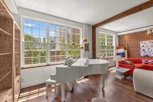 Χώρος καθιστικού στο 399- Luxury 6BR 5Baths Townhouse with Garage in Carroll