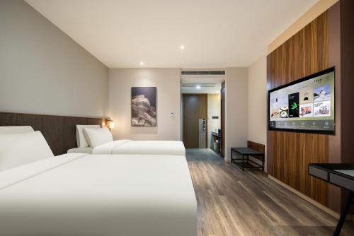Katil atau katil-katil dalam bilik di Atour X Hotel Hangzhou Binjiang Torch Avenue