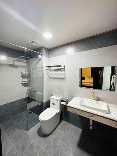 Bilik mandi di Sunflower Hotel Mộc Châu