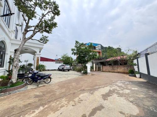 Kejiranan di persekitaran atau kejiranan dekat dengan hotel