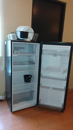 a refrigerator with its door open next to another refrigerator with its door open at Loft con sala, desayunador y baño in Lomas de Angelopolis