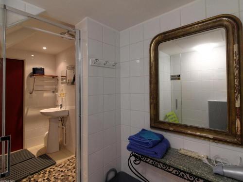 a bathroom with a mirror and a sink at Charmant Studio avec Jardin et Terrasses, Environnement Calme et Historique - FR-1-583-383 in Mersuay