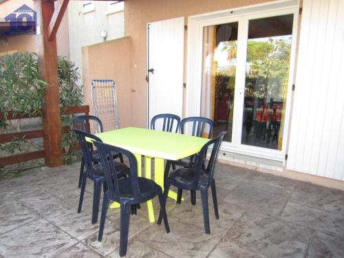 Photo de la galerie de l'établissement Pavillon 5 pers, terrasse, piscine, parking à Vendres Plage - FR-1-781-96, à Vendres