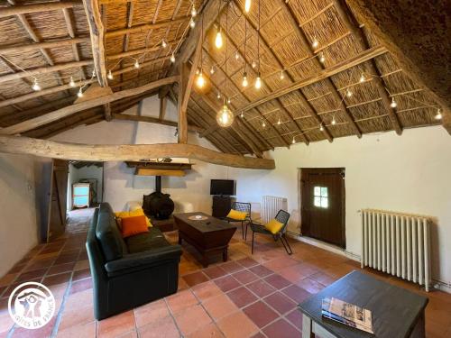 Photo de la galerie de l'établissement Séjour Authentique en Bourrines Traditionnelles à Beauvoir-sur-Mer - FR-1-426-583, à Beauvoir-sur-Mer