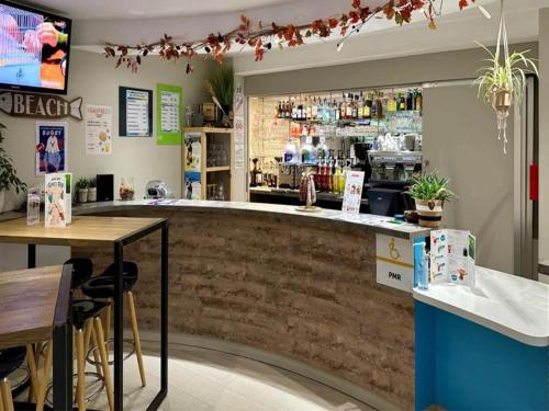 Lounge atau bar di Apartment on Opal Coast near Protected Beach