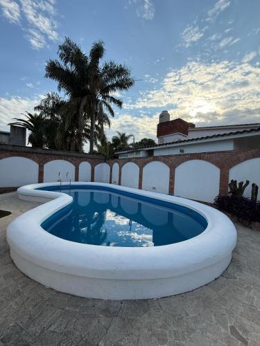 a large pool in the middle of a patio at Chalet Pino azul in Villa Carlos Paz